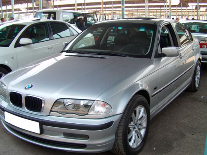 37.BMW-323i,-1998-год