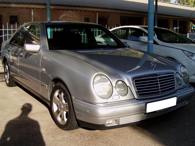13.Mercedes-Benz E220 Дизель. 1997 год. Пробег - 100 000 км, цена - 14 900 у.е.