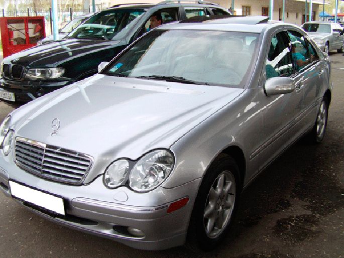9.Mercedes-C320,-2002-год.-Пробег---107-000-км,-цена---21-000-у.е